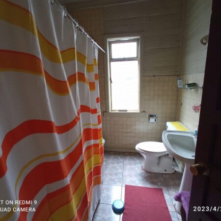 vende casa en calle Miraflores 8